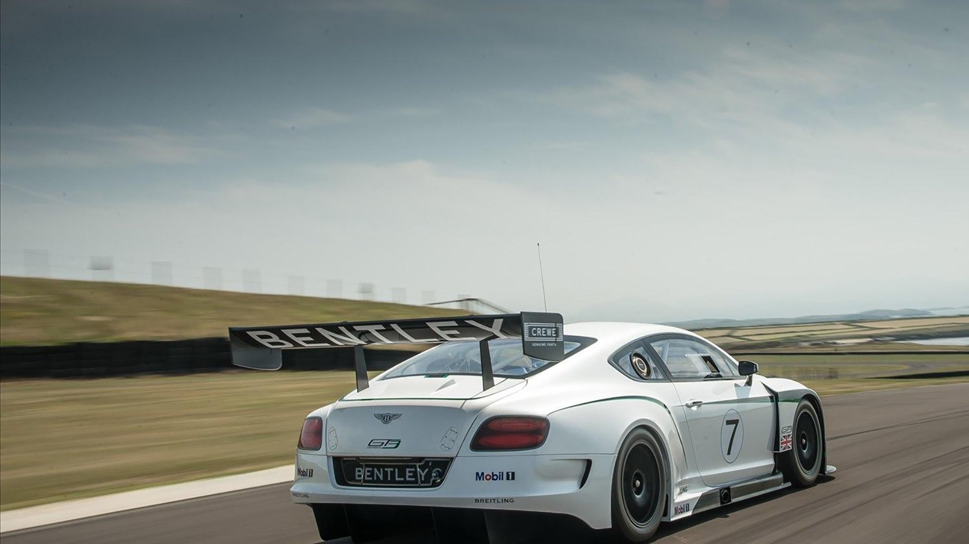 中国全民足球运动发展报告发布，行业持续健康发展，中国足球运动发展现状与分析