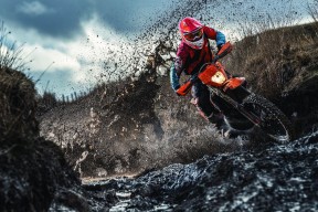 开云网站-德甲闪耀劲旅：速度、力量、智慧完美结合！，闪耀 足球